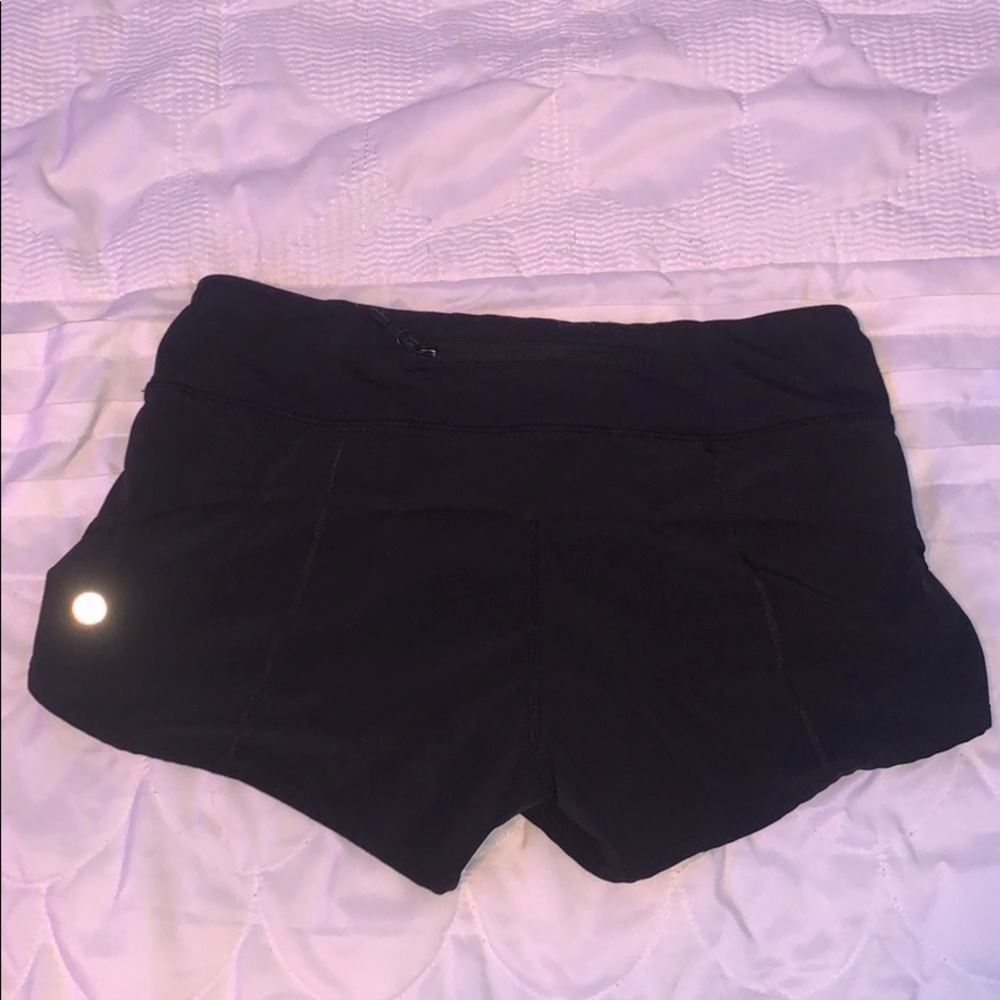 ⁕ black lululemon shorts